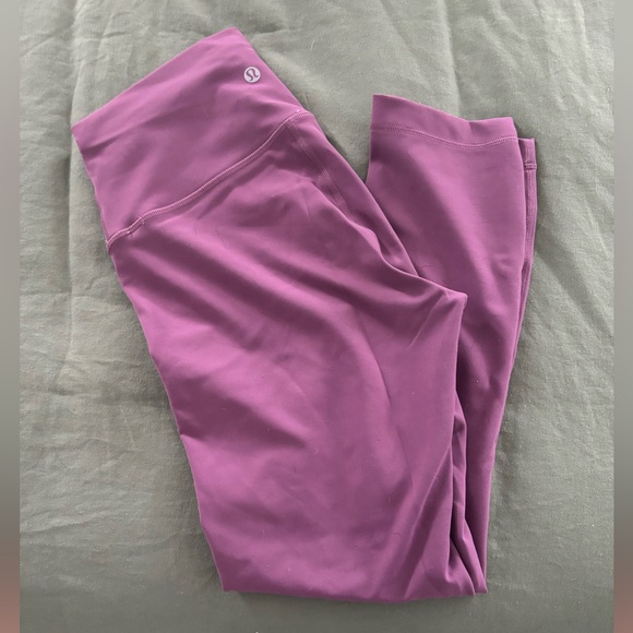 ⭐️lululemon wonder train high rise crop 23”⭐️size 6⭐️ - Picture 1 of 3